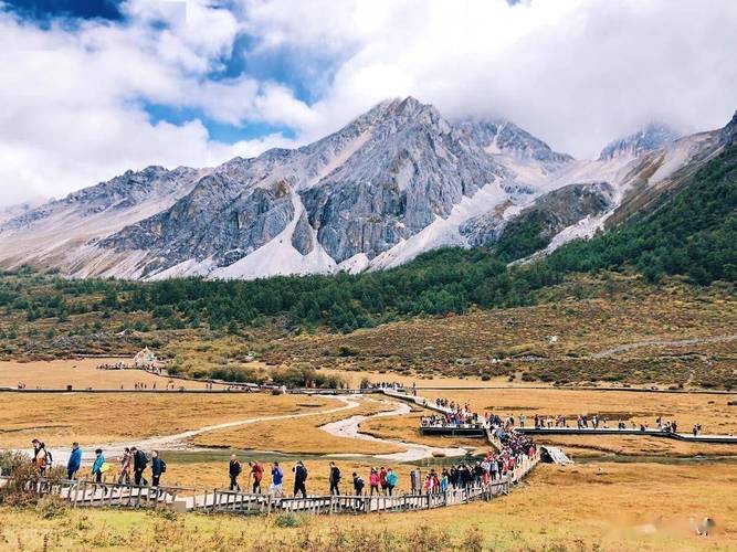稻城亚丁旅游景点介绍,四川稻城亚丁旅游攻略及景点-第6张图片-文史 稻城亚丁旅游景点介绍,四川稻城亚丁旅游攻略及景点-第6张图片-文史