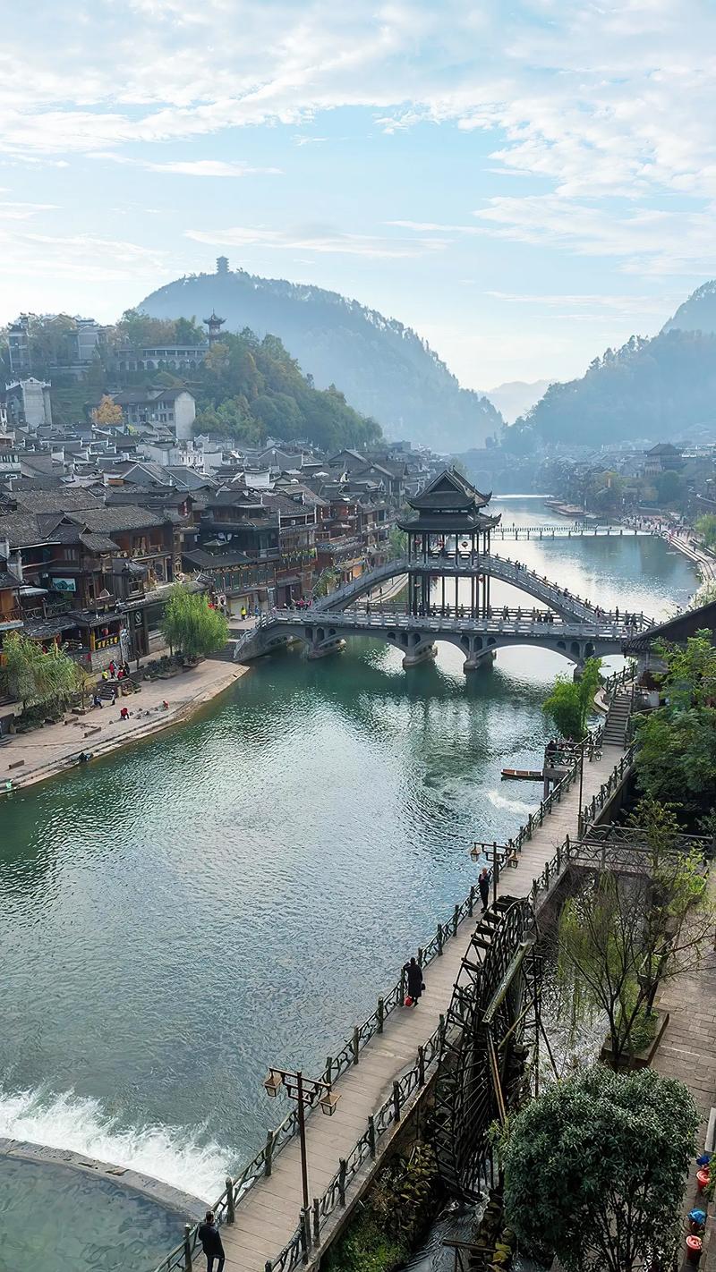 凤凰古城值得一去吗(凤凰古城好玩吗去过的说一下)-第2张图片-文史 凤凰古城值得一去吗(凤凰古城好玩吗去过的说一下)-第2张图片-文史
