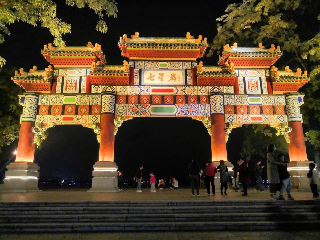 广东肇庆旅游必去前十景点(肇庆二日游最佳路线)-第2张图片-文史 广东肇庆旅游必去前十景点(肇庆二日游最佳路线)-第2张图片-文史