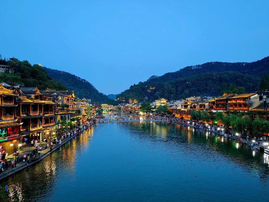 凤凰旅游攻略景点必去(凤凰古城一日游路线图)-第5张图片-文史 凤凰旅游攻略景点必去(凤凰古城一日游路线图)-第5张图片-文史
