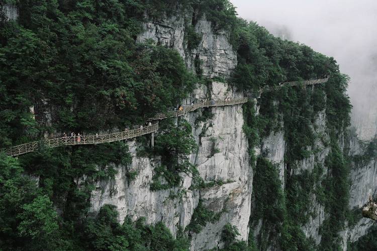湖南附近的旅游景点哪里好玩(湖南附近有什么好玩的 自驾游)-第3张图片-文史 湖南附近的旅游景点哪里好玩(湖南附近有什么好玩的 自驾游)-第3张图片-文史