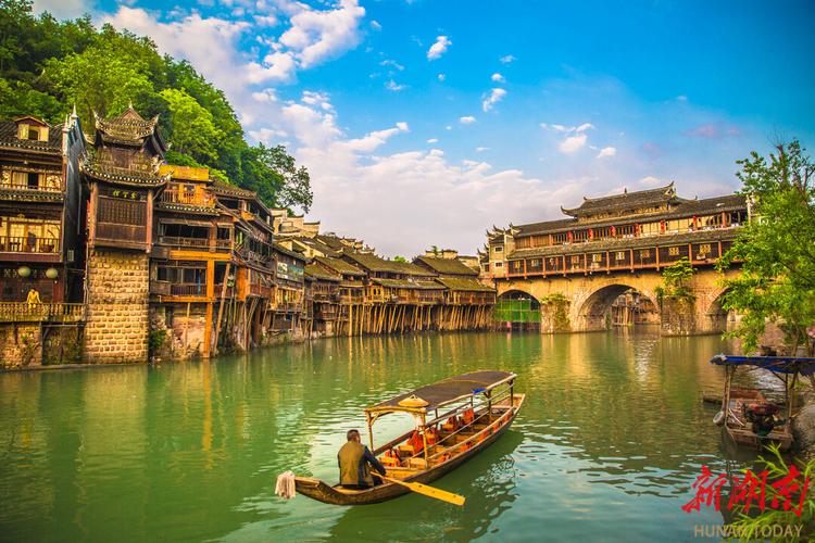 凤凰古城必去的景点(凤凰古城最值得去的景点)-第2张图片-文史 凤凰古城必去的景点(凤凰古城最值得去的景点)-第2张图片-文史