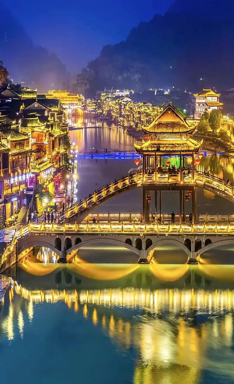 凤凰古城必去的景点(凤凰古城最值得去的景点)-第6张图片-文史 凤凰古城必去的景点(凤凰古城最值得去的景点)-第6张图片-文史