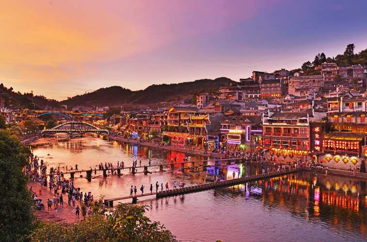 凤凰古城必去的景点(凤凰古城最值得去的景点)-第7张图片-文史 凤凰古城必去的景点(凤凰古城最值得去的景点)-第7张图片-文史