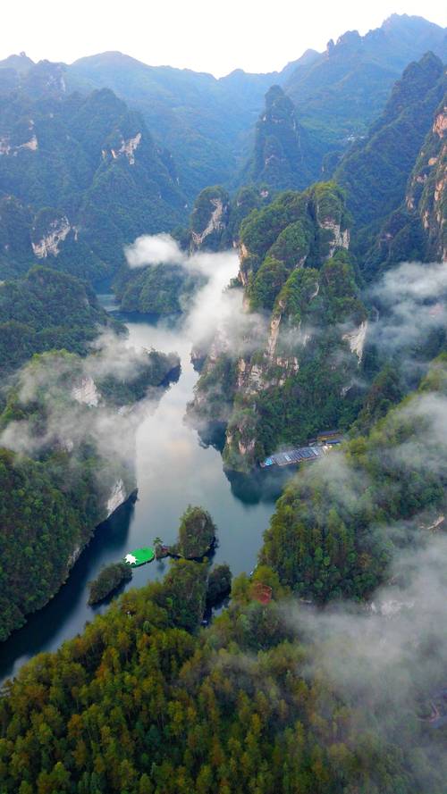 张家界宝峰湖好玩吗,张家界宝峰湖在哪个景区-第5张图片-文史 张家界宝峰湖好玩吗,张家界宝峰湖在哪个景区-第5张图片-文史