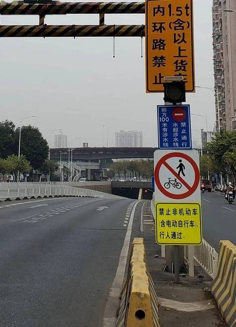 小汽车限号重庆限行吗现在(重庆市小汽车限号吗)-第1张图片-文史 小汽车限号重庆限行吗现在(重庆市小汽车限号吗)-第1张图片-文史